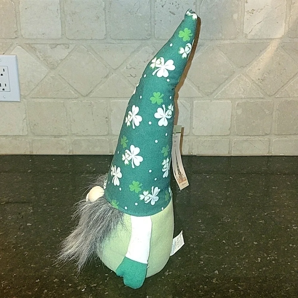 St. Patrick's Day NWT Gnome with Mug of Beer 20
